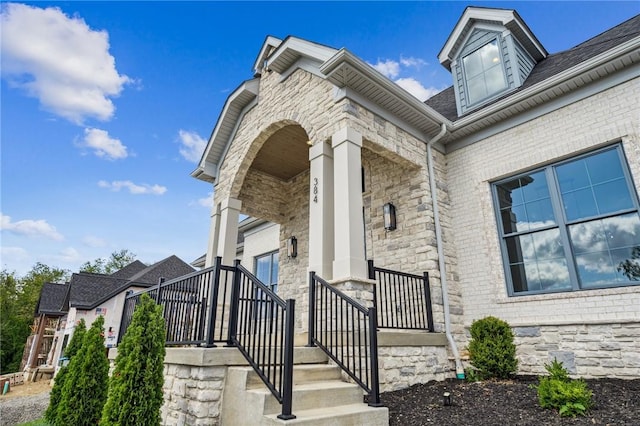 entrance to property featuring a porch