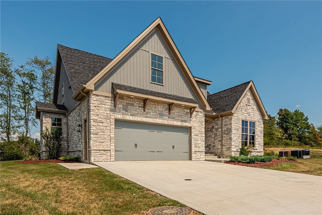 view of front of property with a front yard