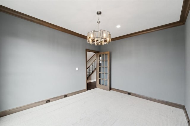 empty room with ornamental molding, carpet floors, and a chandelier