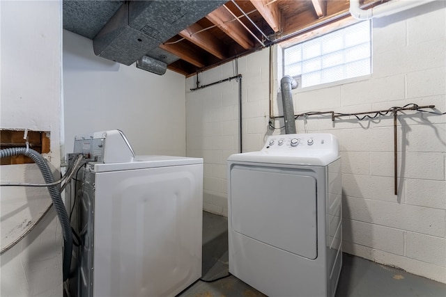 washroom featuring washer and clothes dryer