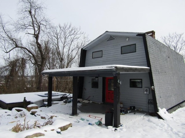 view of front of home featuring a carport