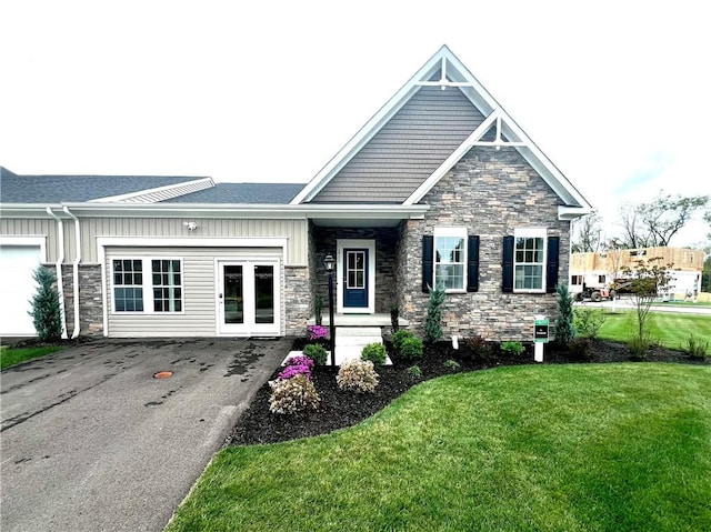 view of front of house with a front lawn