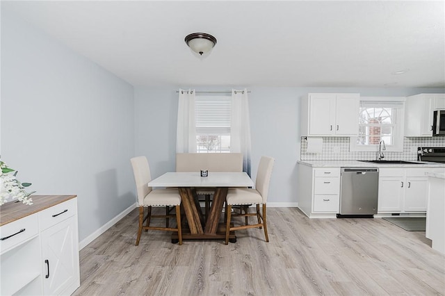 dining area featuring sink and light hardwood / wood-style floors