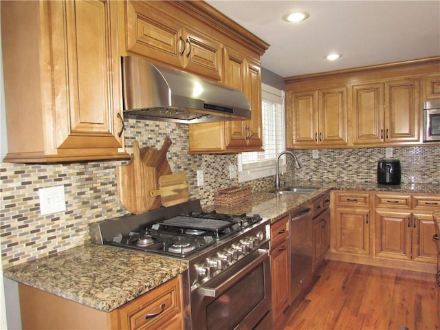 kitchen featuring decorative backsplash, sink, and stainless steel appliances