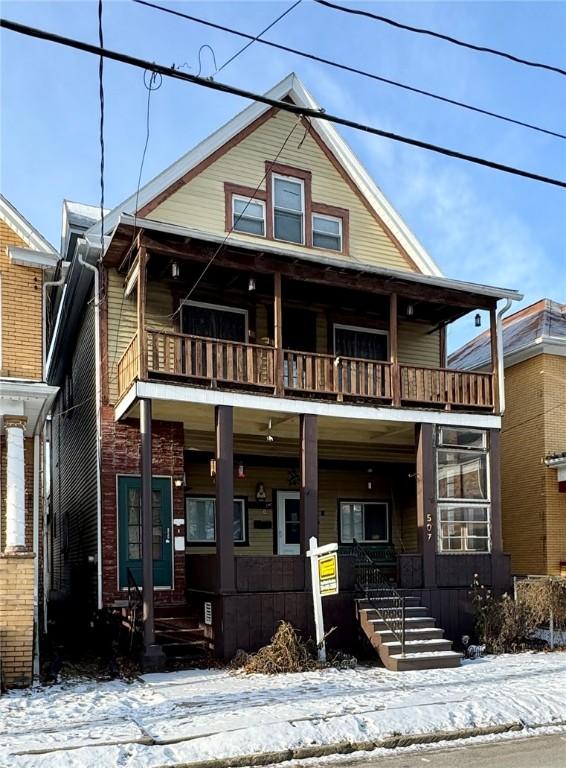 view of front of property with a balcony