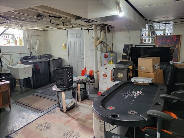 basement featuring water heater and independent washer and dryer