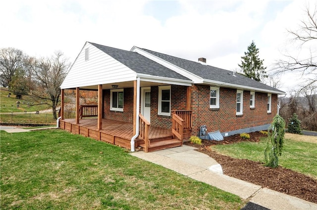 view of front of property featuring covered porch and a front yard