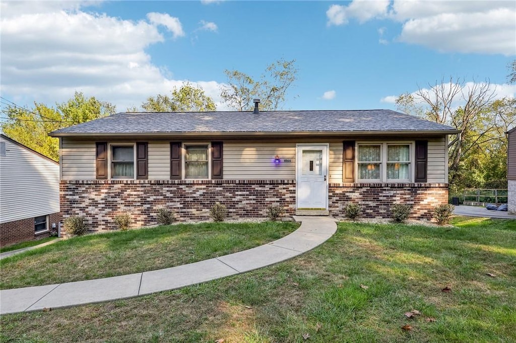 ranch-style house with a front yard