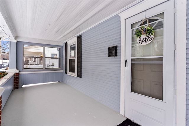 entrance to property featuring covered porch