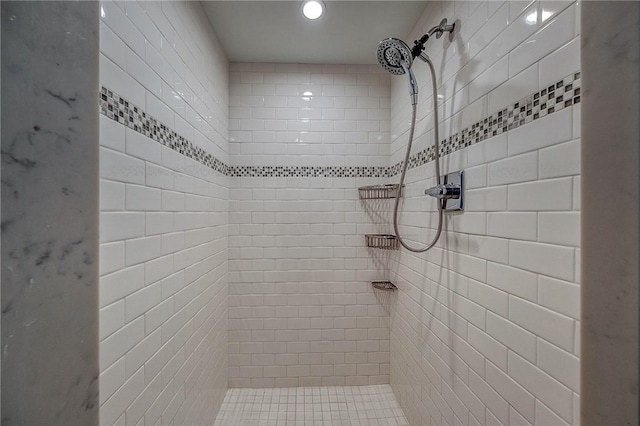 bathroom featuring a tile shower