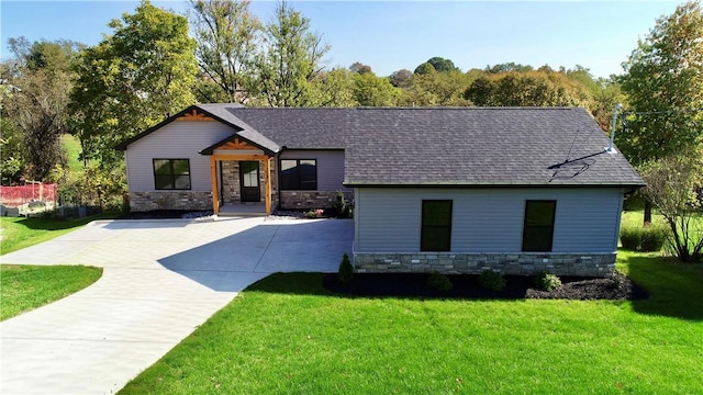 view of front of property with a front yard