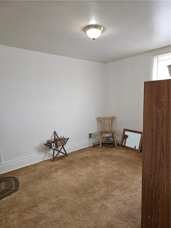 unfurnished room with carpet