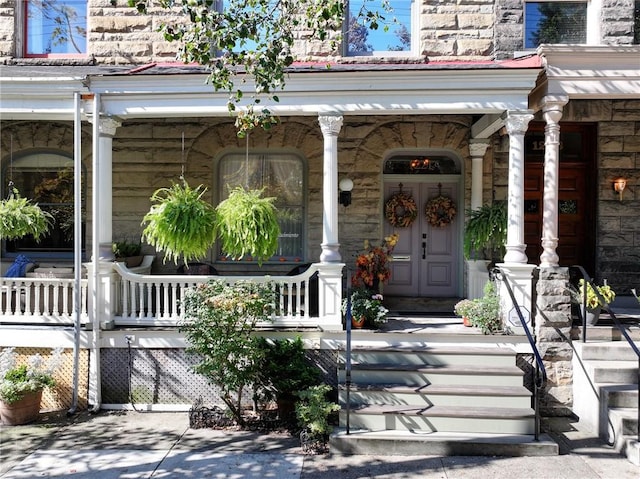 doorway to property with covered porch