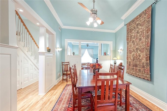 dining space featuring ceiling fan, light hardwood / wood-style floors, and ornamental molding