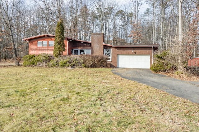 view of front of home featuring a garage and a front yard