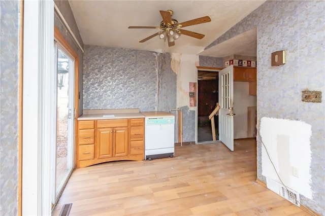 kitchen with dishwasher, light hardwood / wood-style floors, ceiling fan, and lofted ceiling