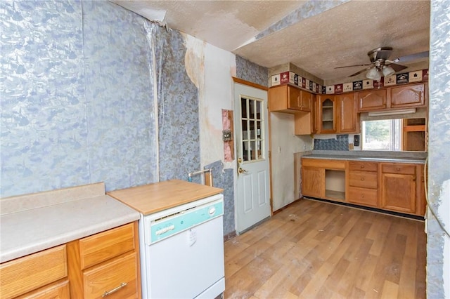 kitchen with dishwasher, light hardwood / wood-style floors, a textured ceiling, and ceiling fan