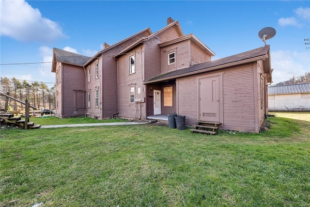 back of house featuring a yard