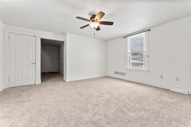 carpeted empty room featuring ceiling fan