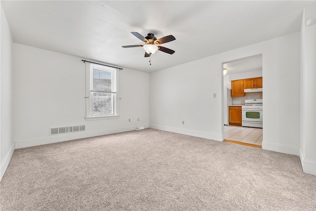 carpeted spare room featuring ceiling fan