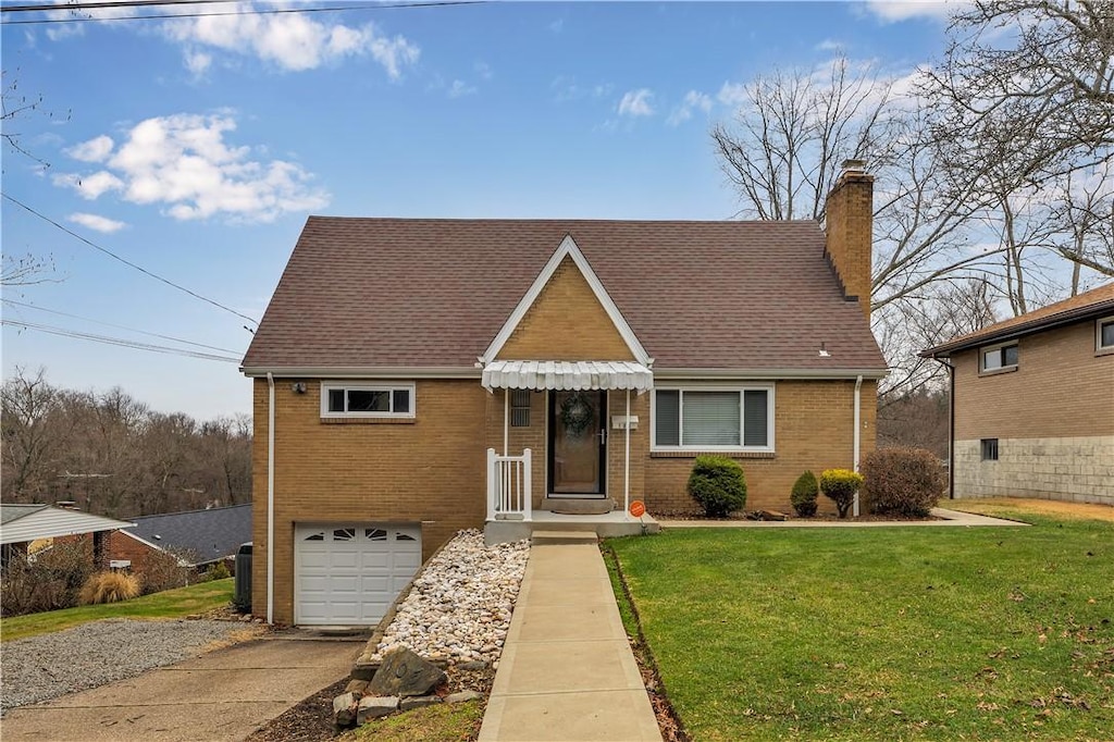 view of front of home featuring a garage and a front yard