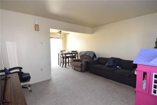 carpeted living room with ceiling fan