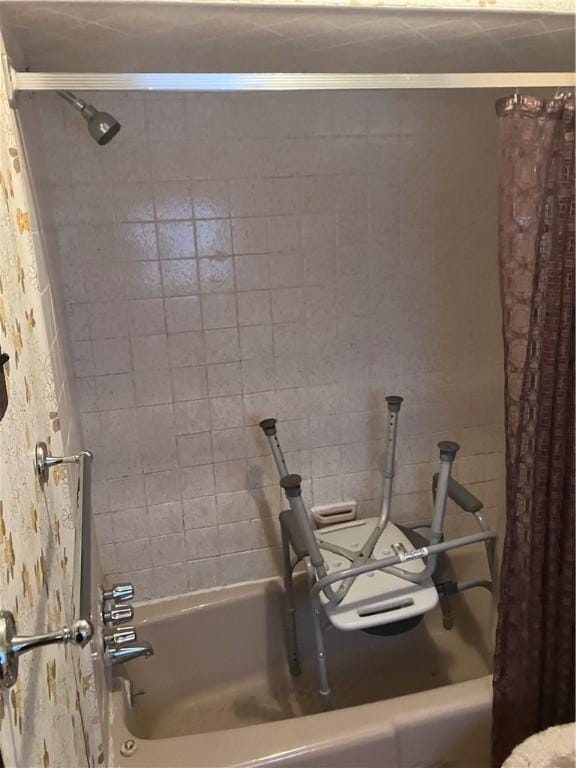 bathroom with shower / bath combo with shower curtain