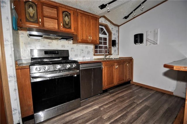 kitchen with dishwasher, stainless steel gas stove, sink, a textured ceiling, and lofted ceiling