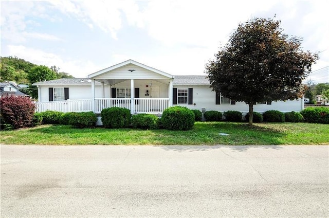 view of front of home featuring a porch and a front lawn