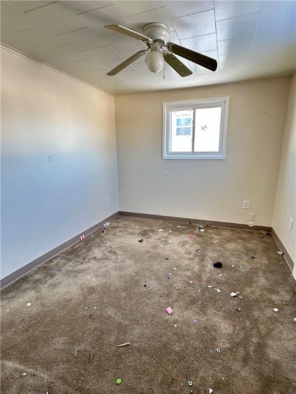 empty room featuring ceiling fan