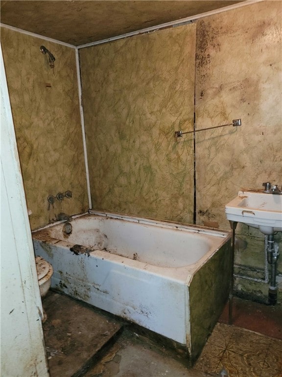 bathroom featuring toilet and sink