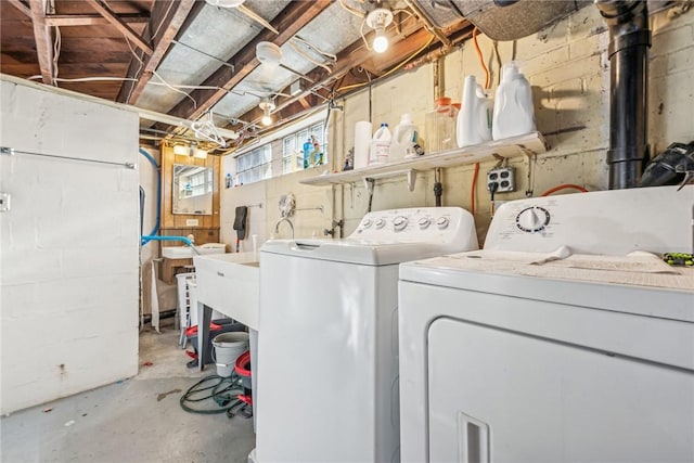 washroom with washing machine and clothes dryer