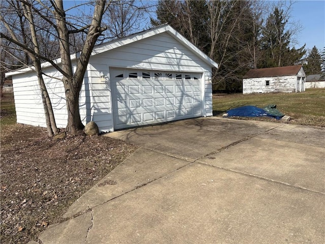 view of detached garage