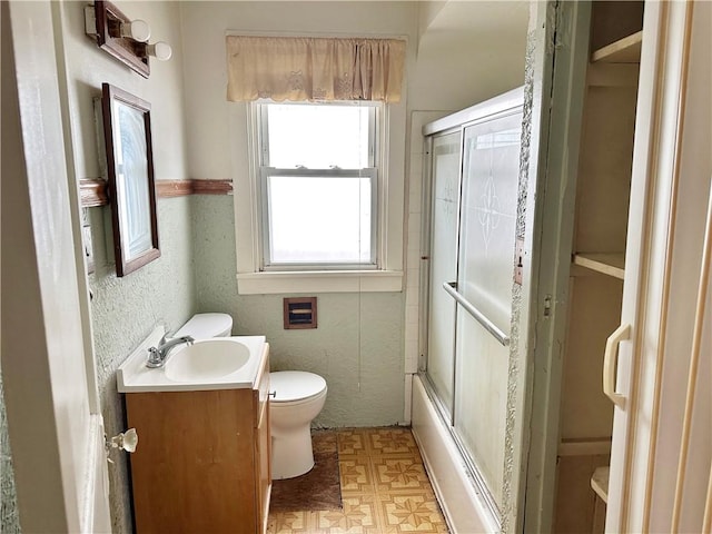 full bathroom with shower / bath combination with glass door, vanity, and toilet