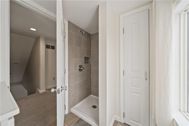 bathroom featuring tiled shower