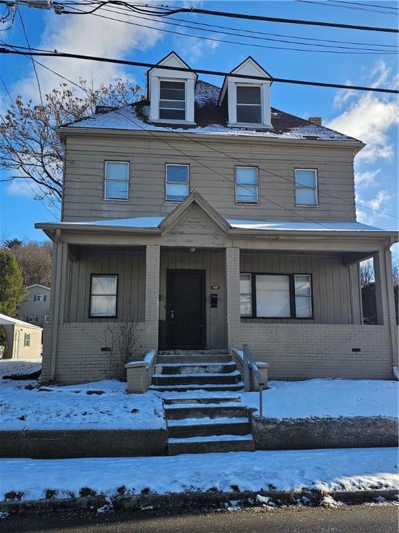 view of front of property featuring a porch