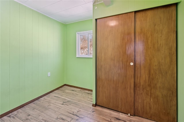 unfurnished bedroom featuring light hardwood / wood-style floors and a closet