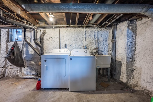 washroom featuring sink and washer and clothes dryer