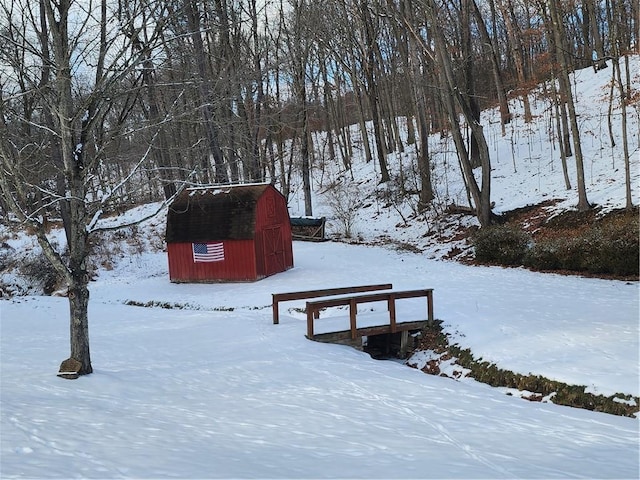 view of yard layered in snow