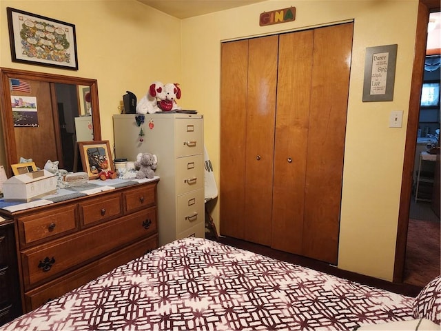 bedroom featuring a closet