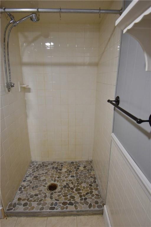 bathroom with tiled shower