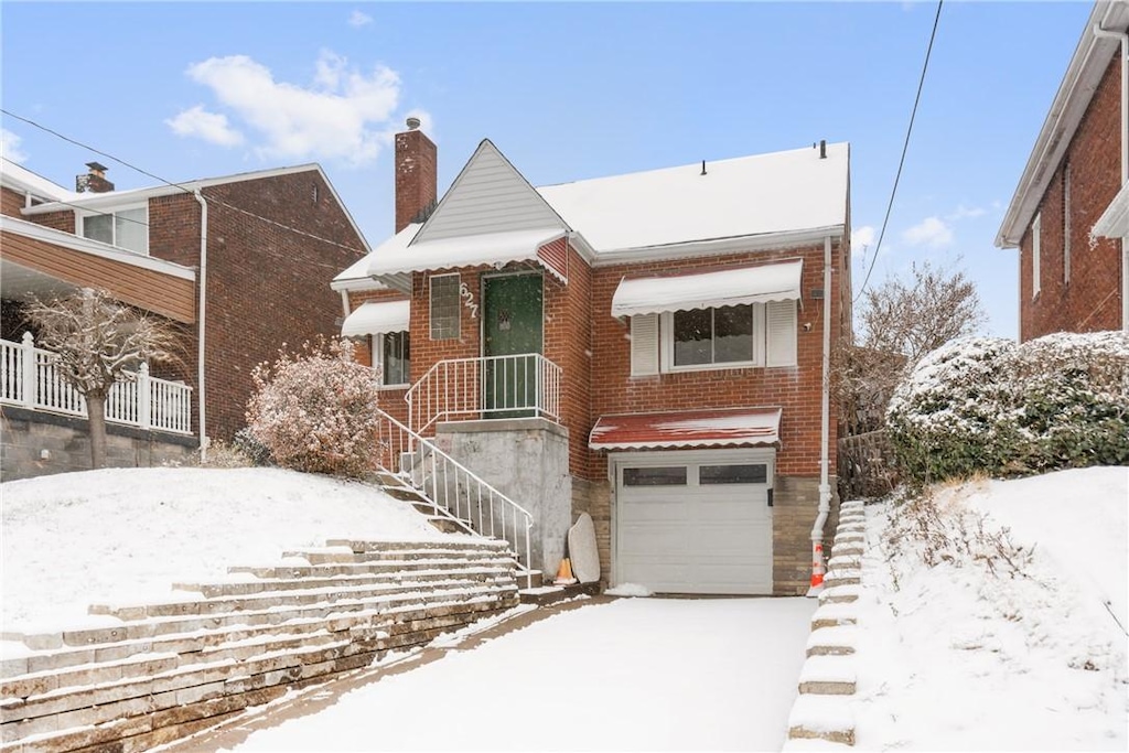 view of front of property featuring a garage