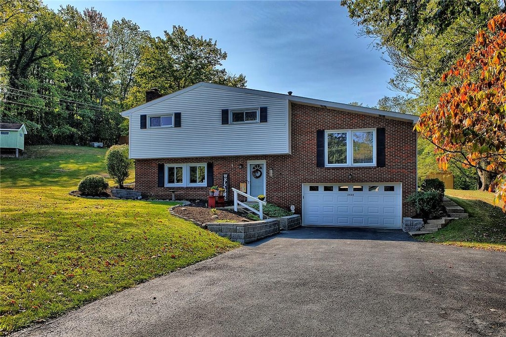 view of front of house featuring a front yard and a garage