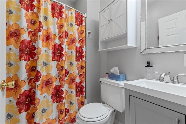 bathroom with toilet, a shower with shower curtain, and vanity