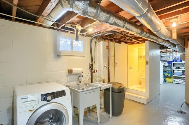 laundry area featuring washer / dryer