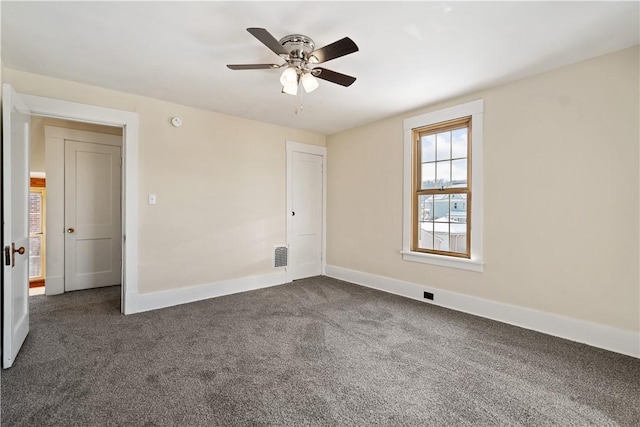 carpeted empty room featuring ceiling fan