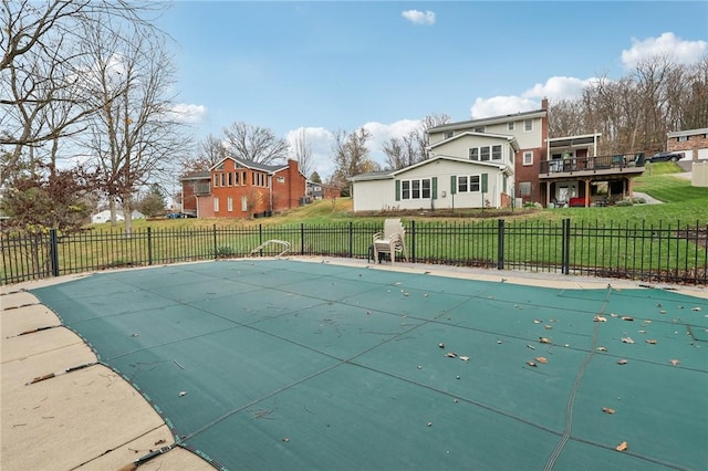 view of swimming pool with a yard