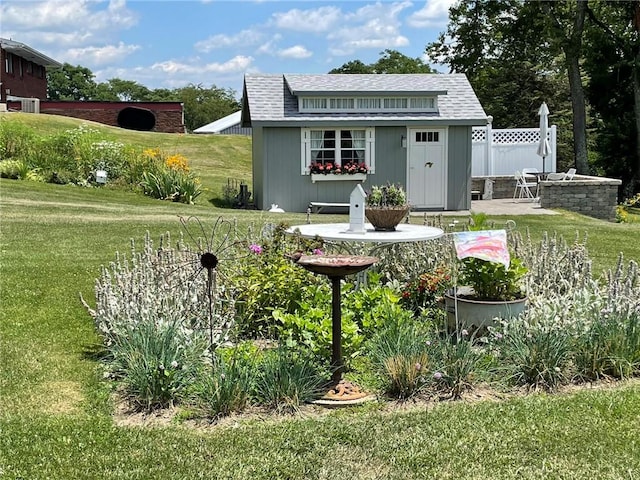 view of outdoor structure with a yard