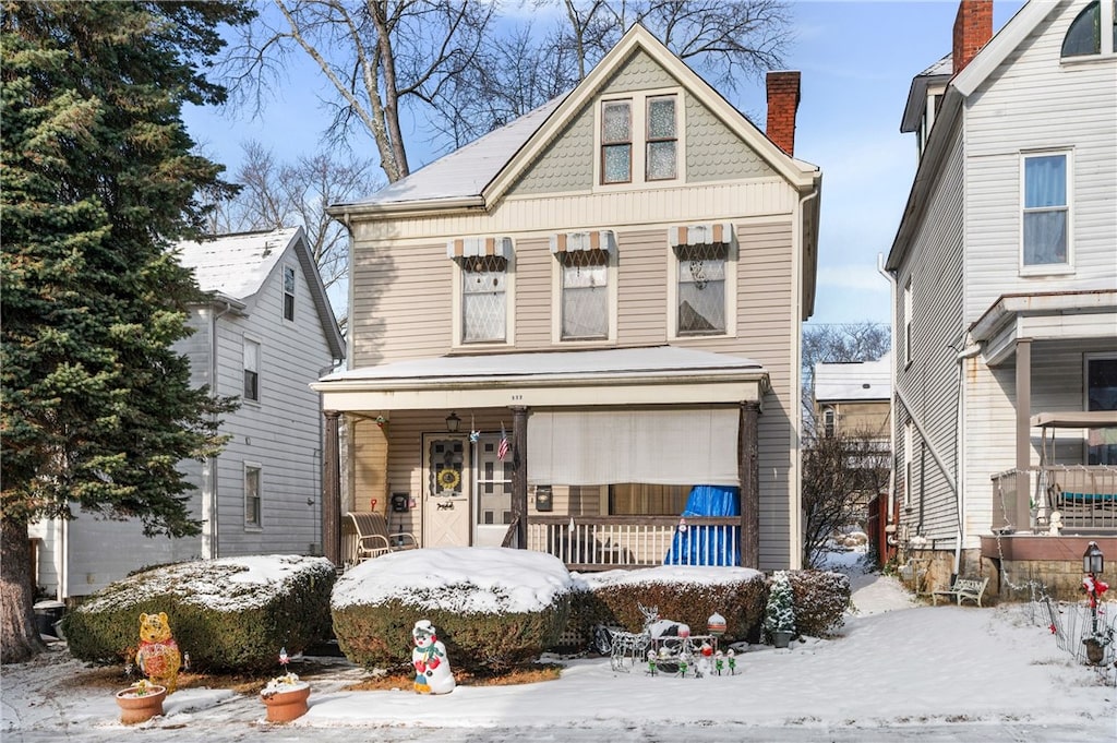 view of front of property featuring covered porch