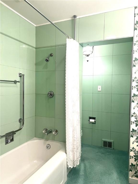 bathroom with shower / tub combo with curtain